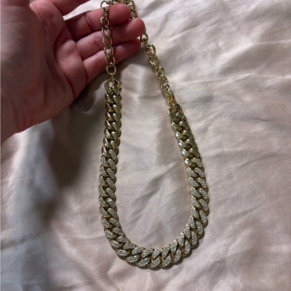 Elegant Gold Chain Necklace